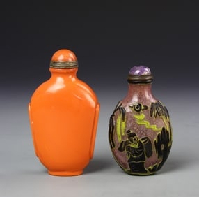 Two Chinese Snuff Bottles (1 of 4)