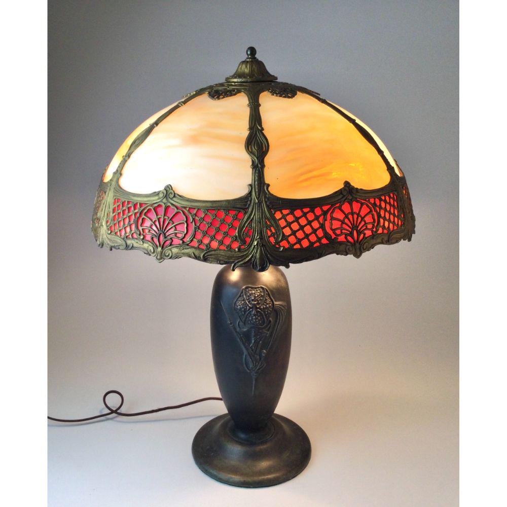 Caramel and Red Slag Glass Shade Table Lamp Having (1 of 11)