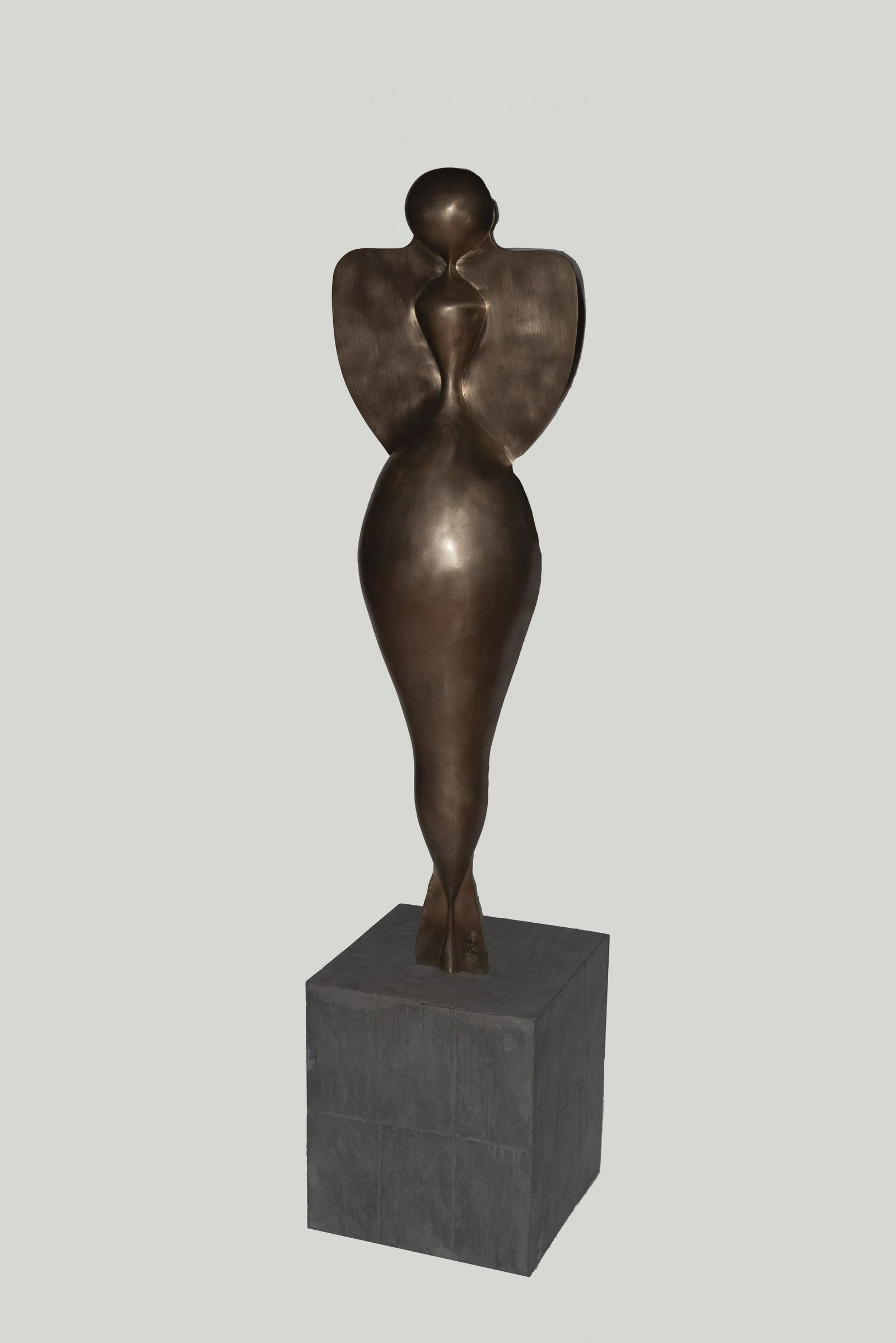 Roger Reutimann, Swiss/American, 20th/21st Centuries,: Roger Reutimann Swiss/American 20th/21st Centuries Abstract sculpture of a woman bronze Height: 34 inches