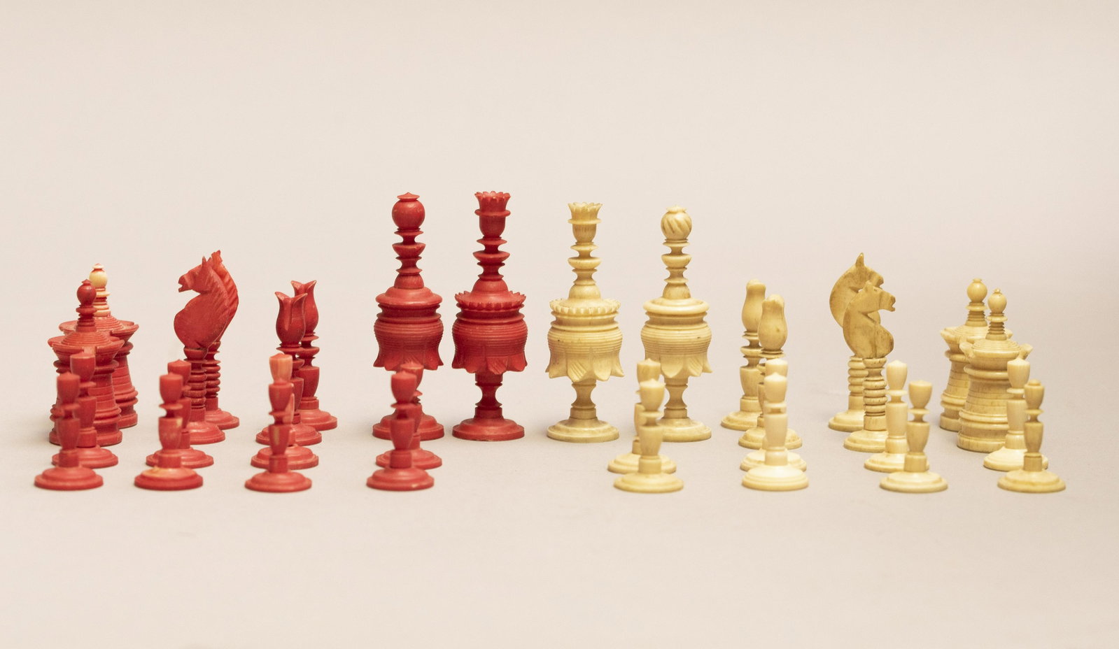 Barleycorn chess set, German, probably Nuremburg. Bone,: Barleycorn chess set, German, probably Nuremburg. Bone, mid-19th century. King 68 mm; pawn 30 mm. Condition: Good, with some chips, scratches, dirt, and fading of red pigment. Possible replaced finial