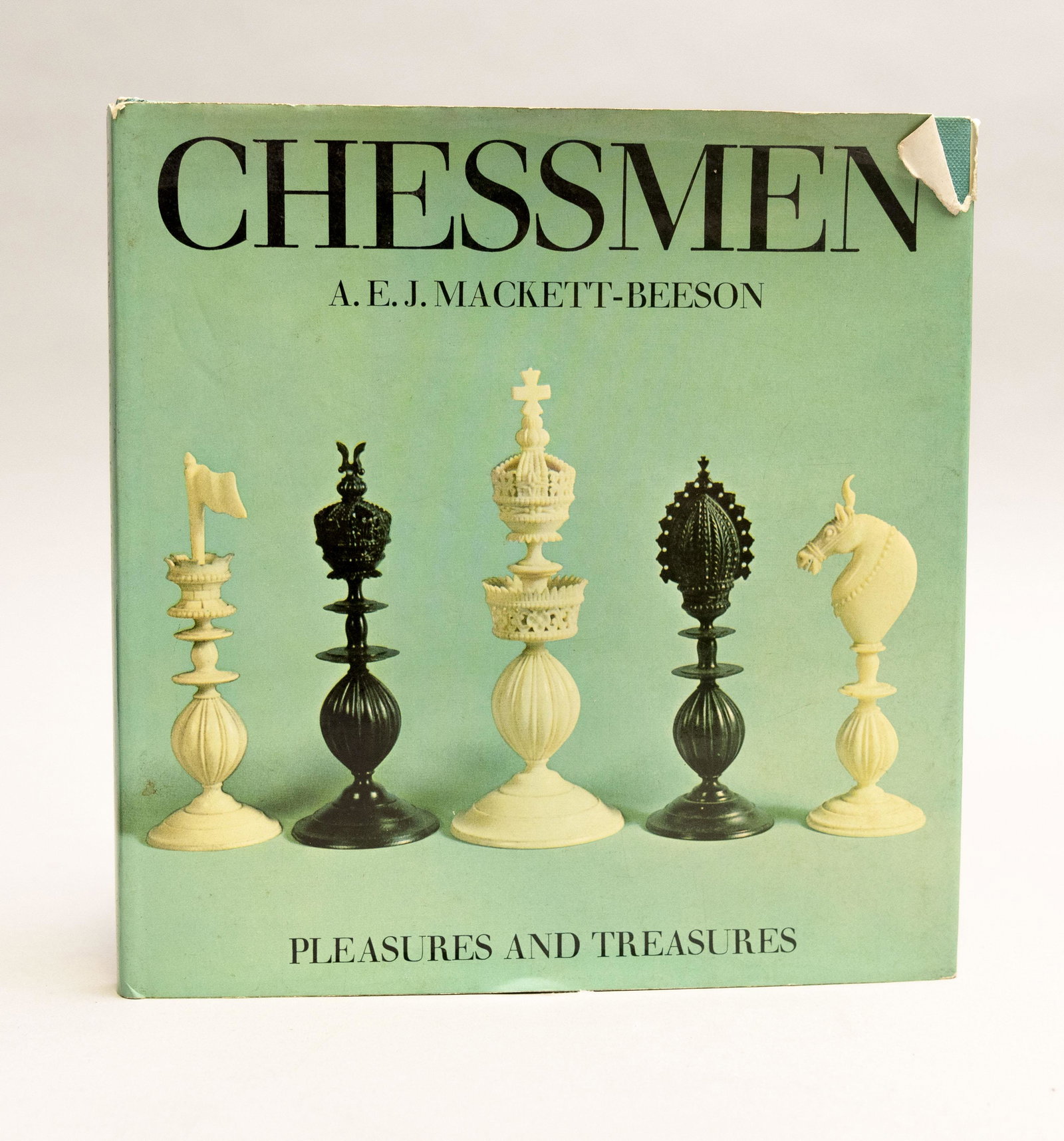 Chessmen, by A.E.J. Mackett-Beeson, Weidenfeld and: Chessmen, by A.E.J. Mackett-Beeson, Weidenfeld and Nicolson, London, 1968. Pleasures and Treasures series. Square octavo, blue boards, 120 pp. Condition: Very good, noting chipping to dj, slight shelf