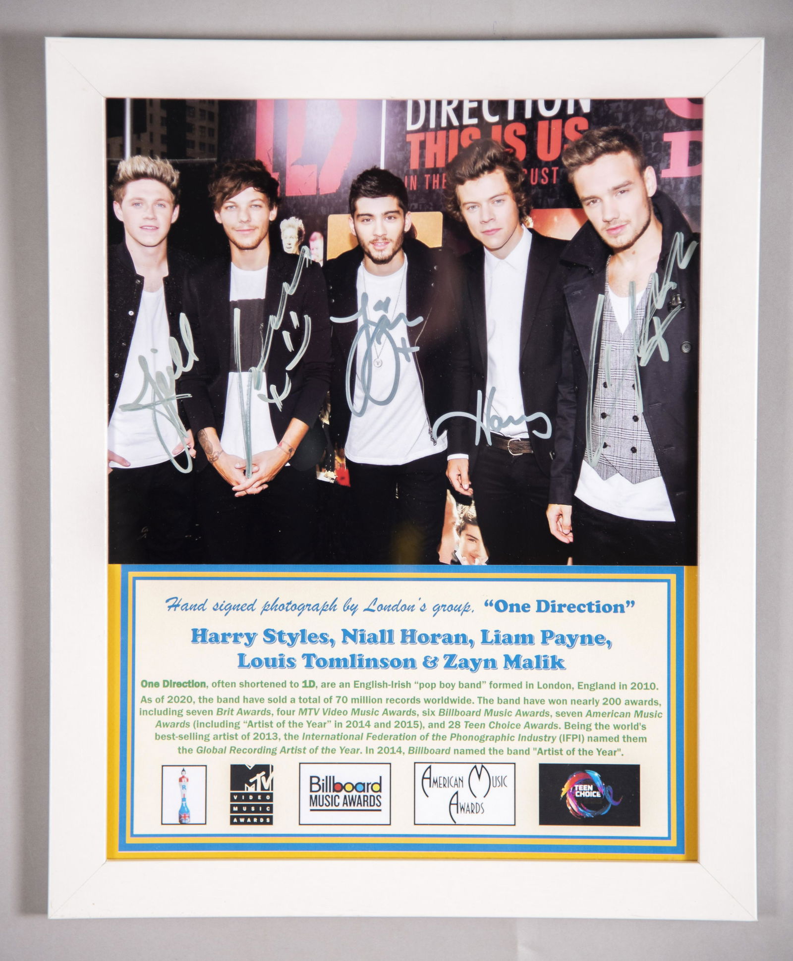 One Direction Signed Photo. 11x14 inches: One Direction Signed Photo.Hand signed photo by entire band, “One Direction”: Harry Styles, Niall Horan, Liam Payne, Louis Tomlinson and Zayn Malik. Major success and awards in just 10 years and i