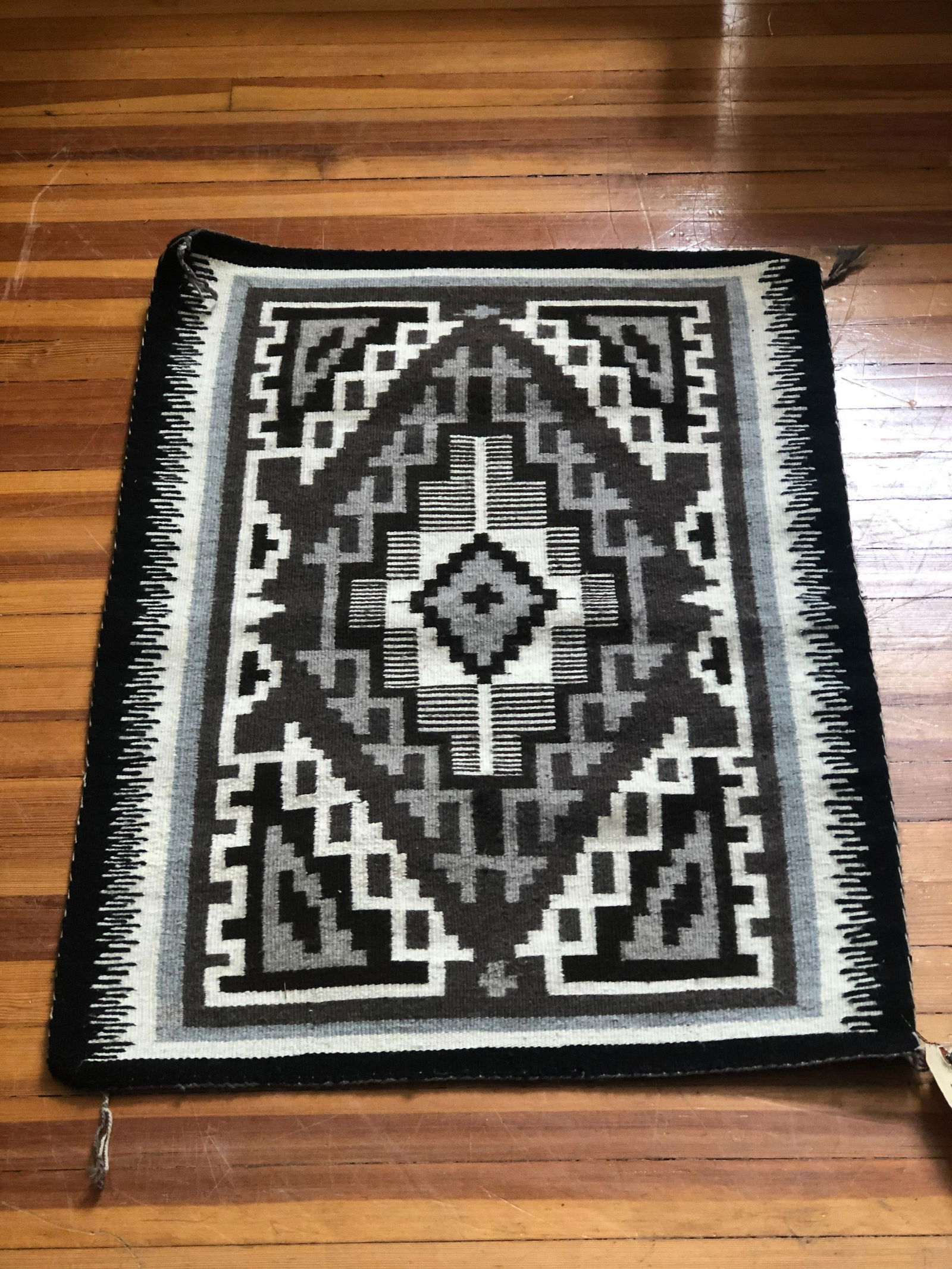 Navajo Rug with Two Grey Hills Pattern (1 of 3)