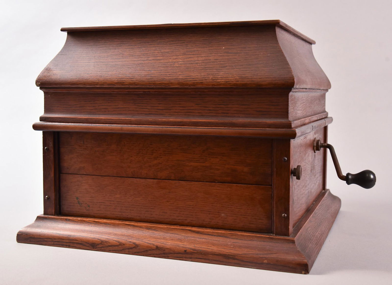 Early 1900s Colombia Grafonola Phonograph: Early 1900s Colombia Grafonola PhonographA Columbia Grafonola Hand Wind Tabletop Record Player in an oak flip top cabinet with hand crank.Not currently in working order. Height 13 inches, width 17 inc