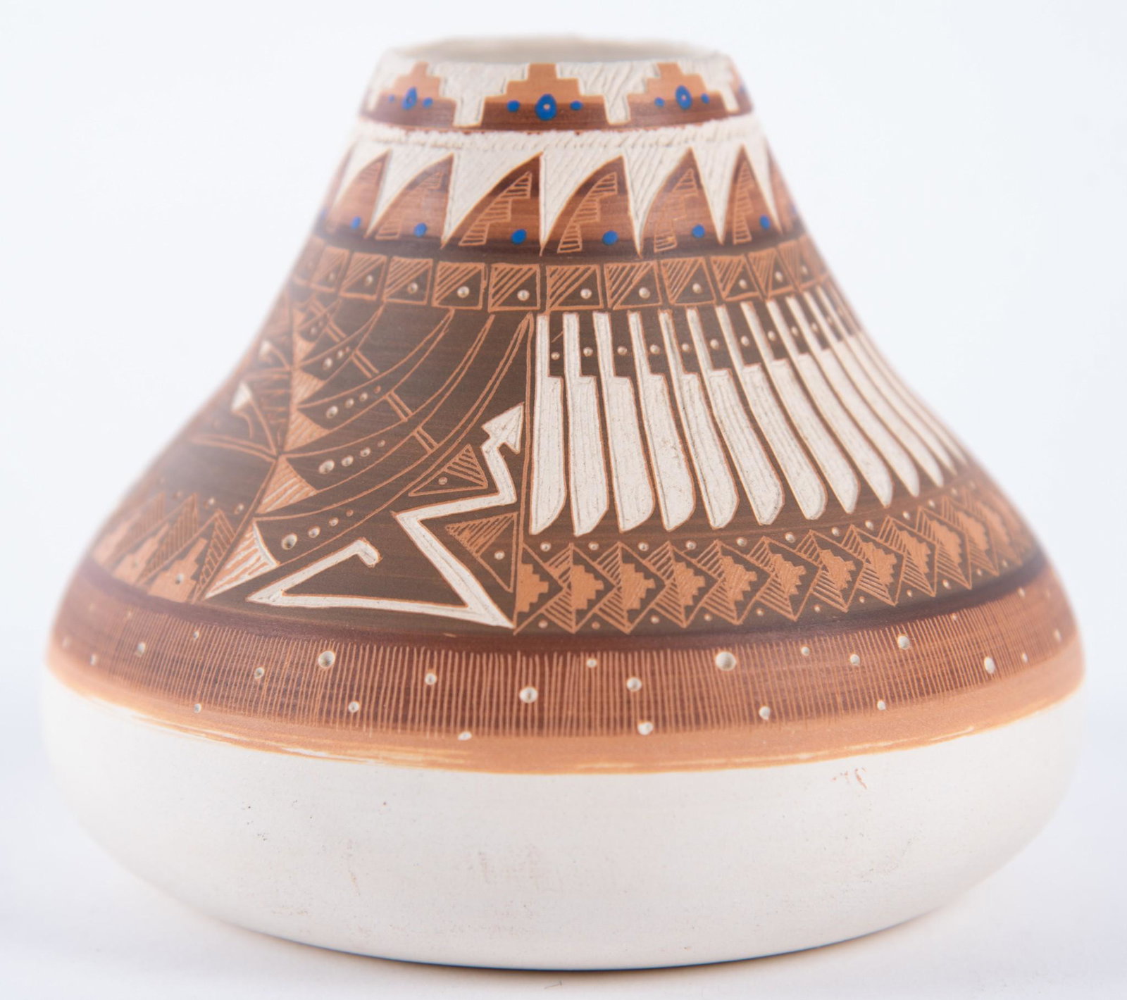 Wallace Nez, Navajo Sgraffito Design Jar (1 of 4)