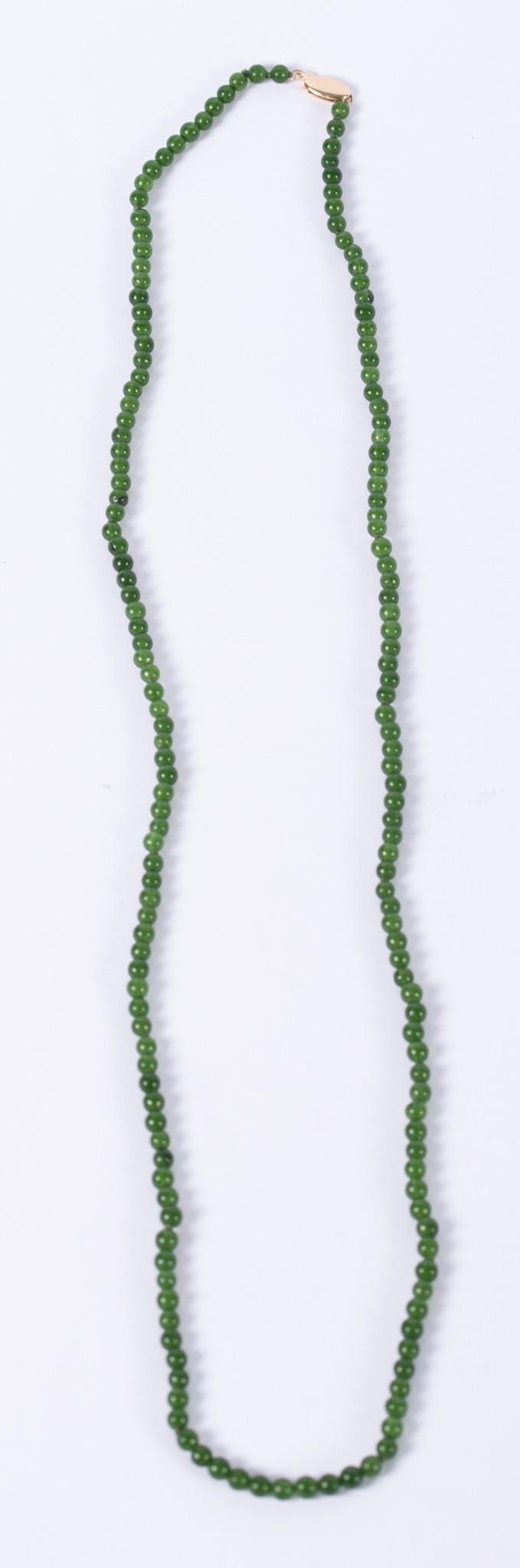 Green Jade Bead Necklace (1 of 3)
