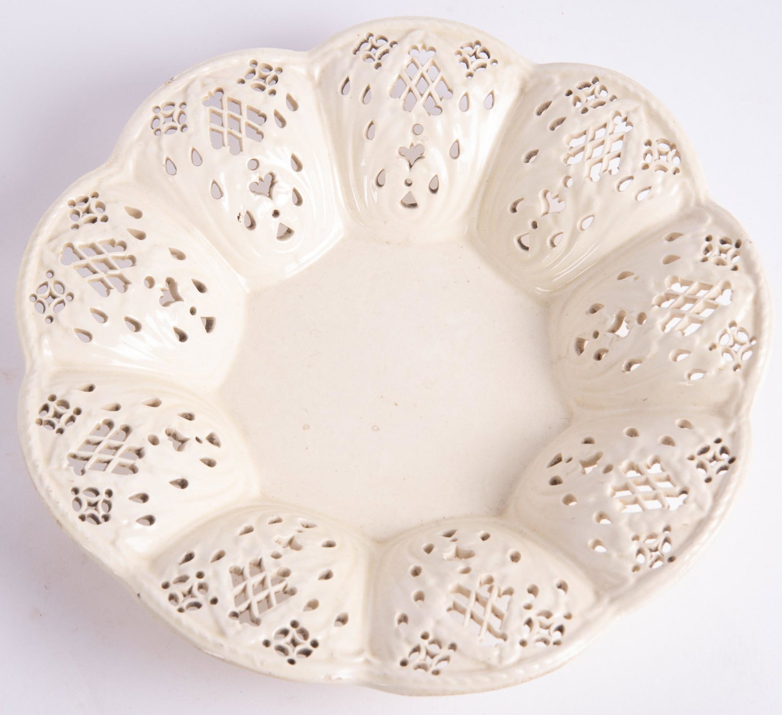 English Creamware Fruit Bowl, Circa 1770: English Creamware Fruit Bowl, Circa 1770reticulated bowl.Diameter 8 1/2 inches