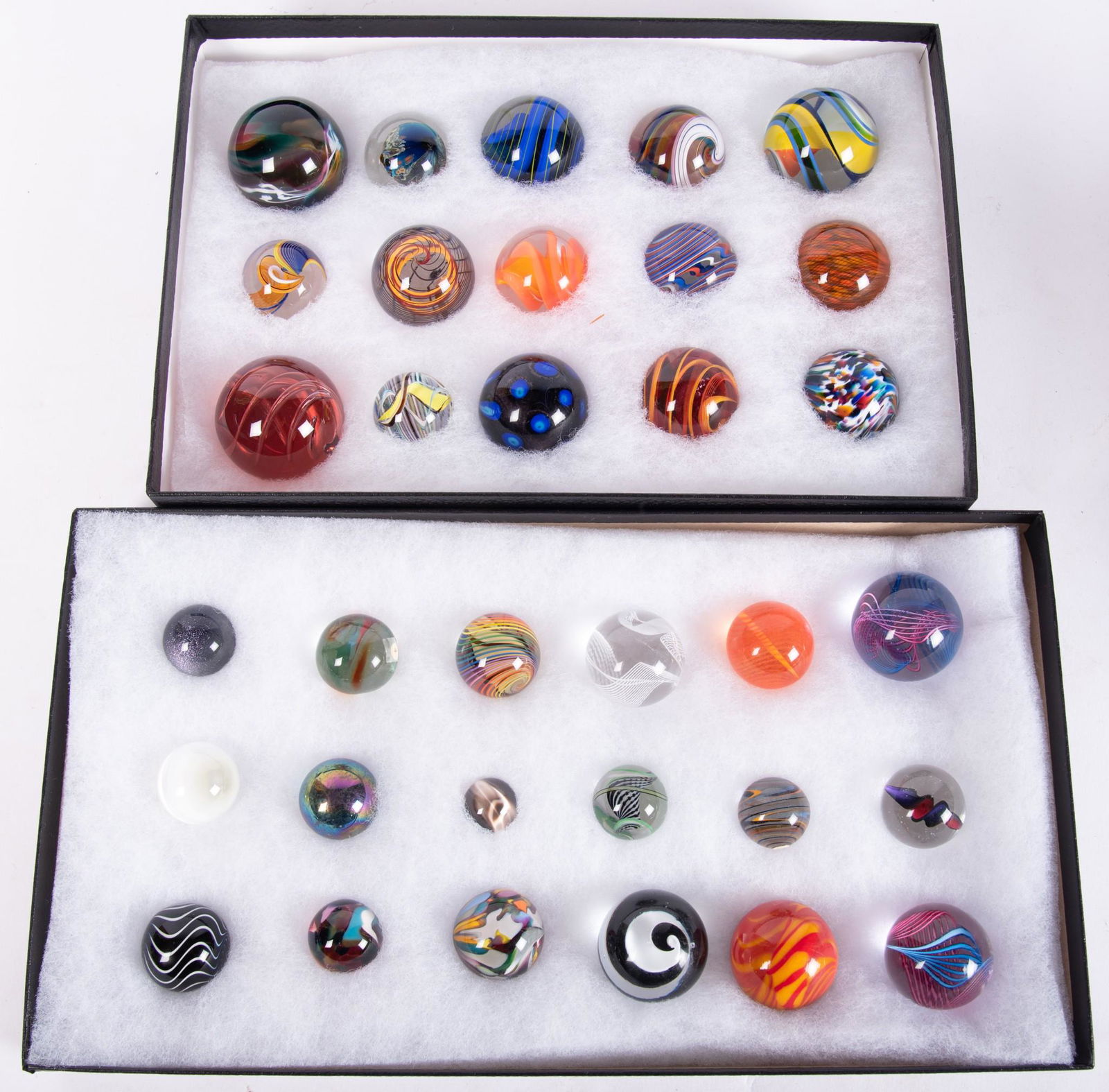 Mark Matthews, Ohio, 33 Art Glass Marbles (1 of 3)