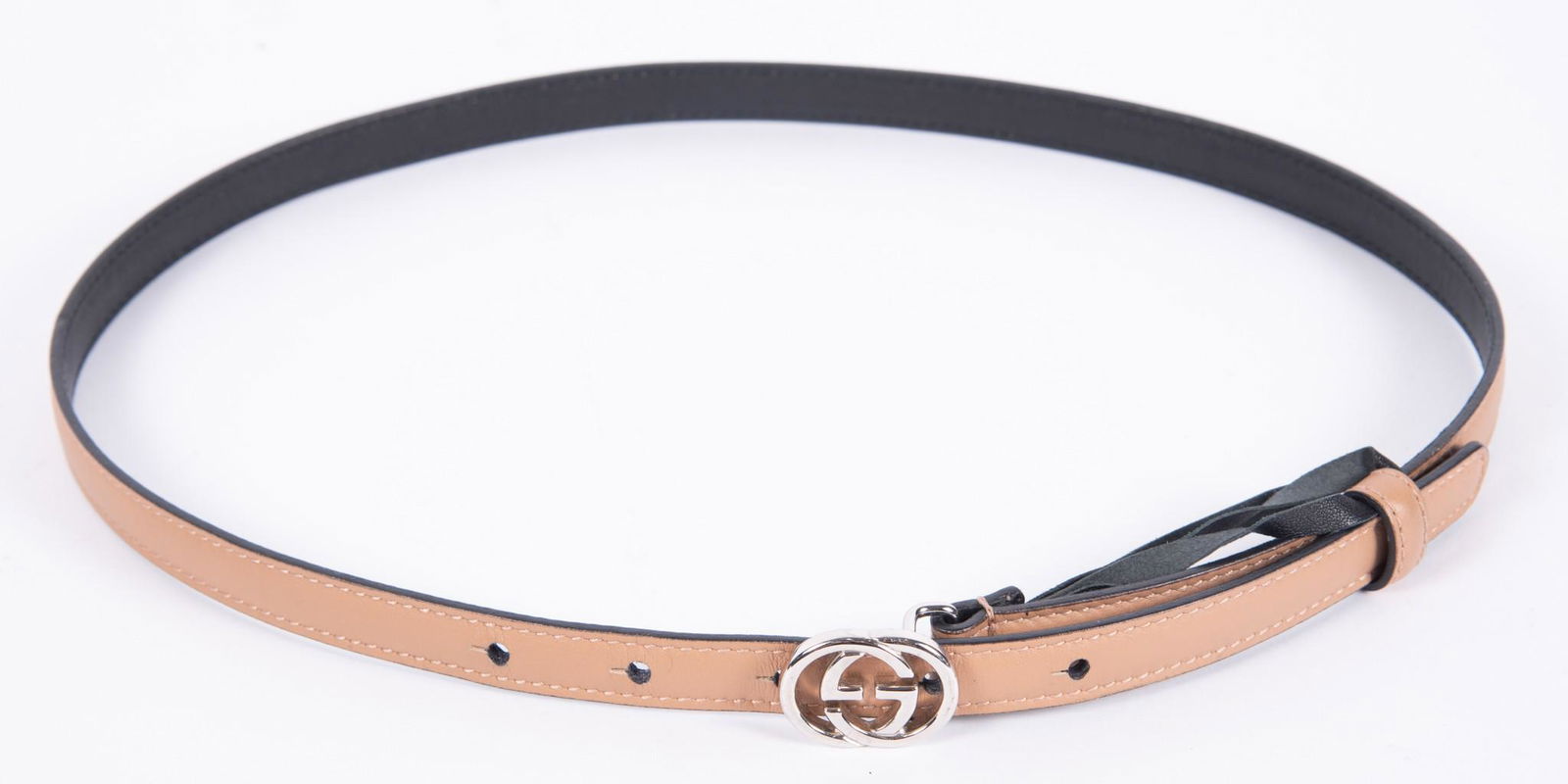 Gucci Tan Leather Belt: Gucci Tan Leather BeltThin tan leather ladies Gucci belt. 33" long 1/2 " wide. Excellent condition.