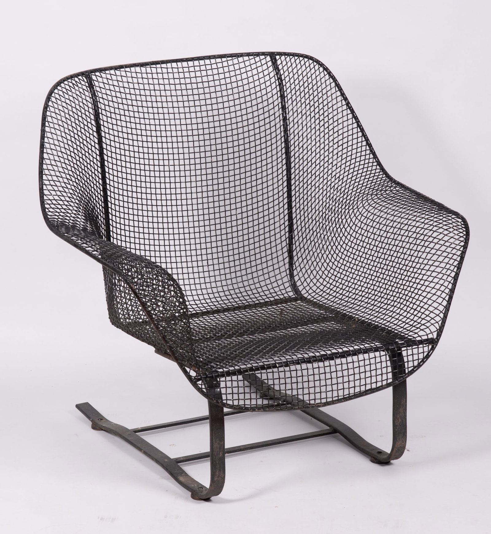 Russell Woodard Sculptura Rocker, circa 1950s: Russell Woodard Sculptura Rocker, circa 1950s A mid-century modern Sculptura patio black mesh rocking chair designed by Russell Woodard. seat height 12in, back height 32in, seat depth 19in seat width 