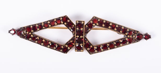 Beautiful Victorian Bohemian Garnet Brooch