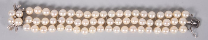 Pearl Bracelet with Pearl and Diamond Clasp