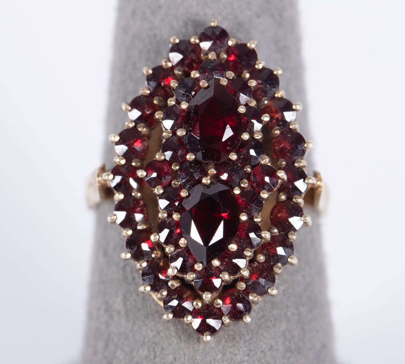 Vintage 14K Yellow Gold Garnet ring (1 of 2)