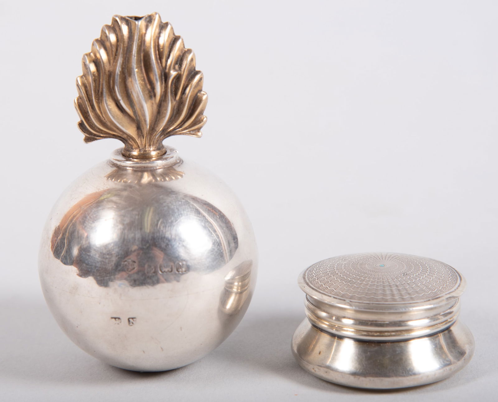 An English Sterling Silver Orb Cigar Table Lighter, William Hutton & Sons (1 of 4)