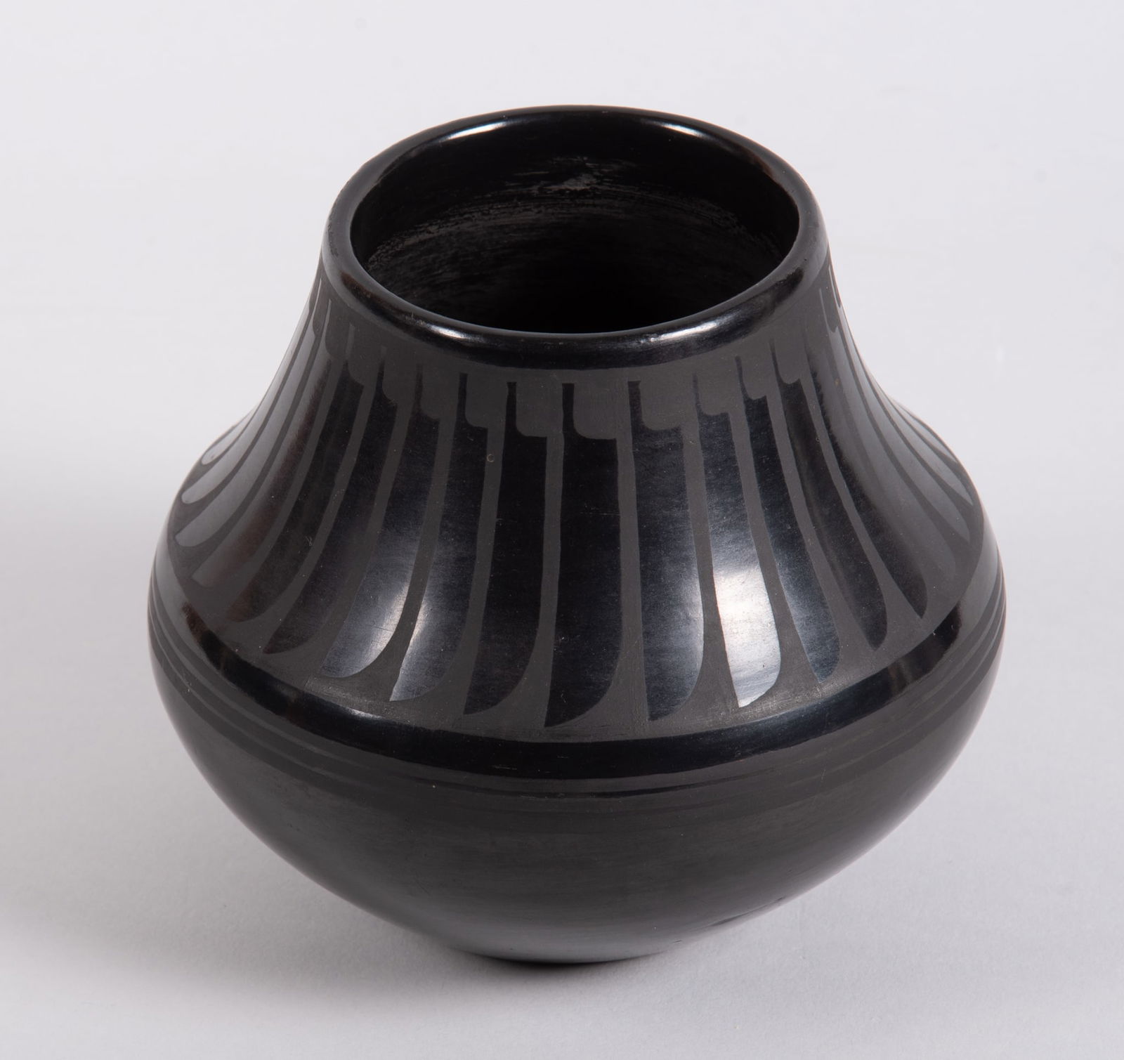Maria & Santana Martinez Black Ware Pot with Feather Design (1 of 4)