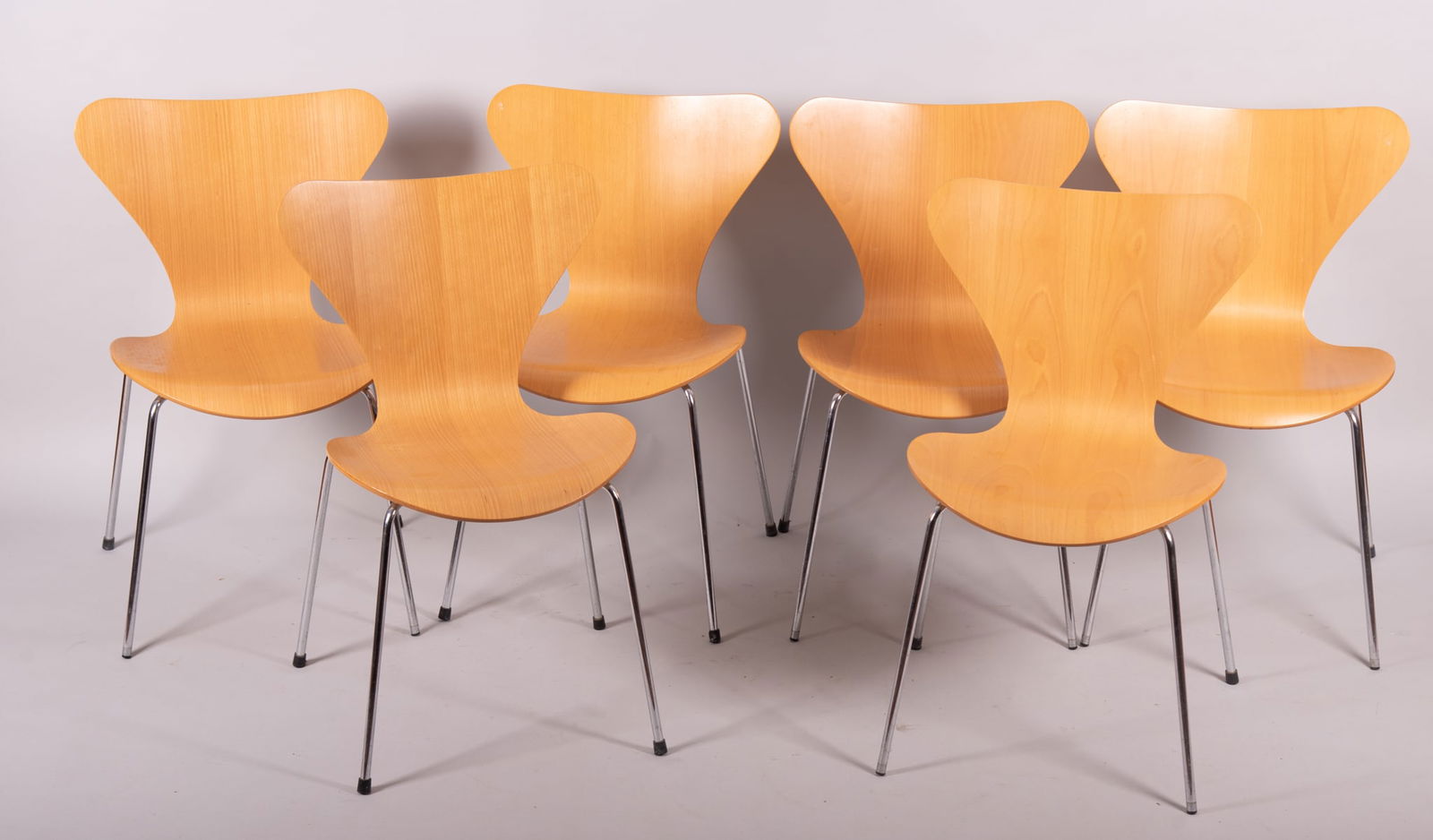 Arne Jacobsen for Fritz Hansen Set of Six Series 7 Chairs: Arne Jacobsen for Fritz Hansen Set of Six Series 7 Chairs