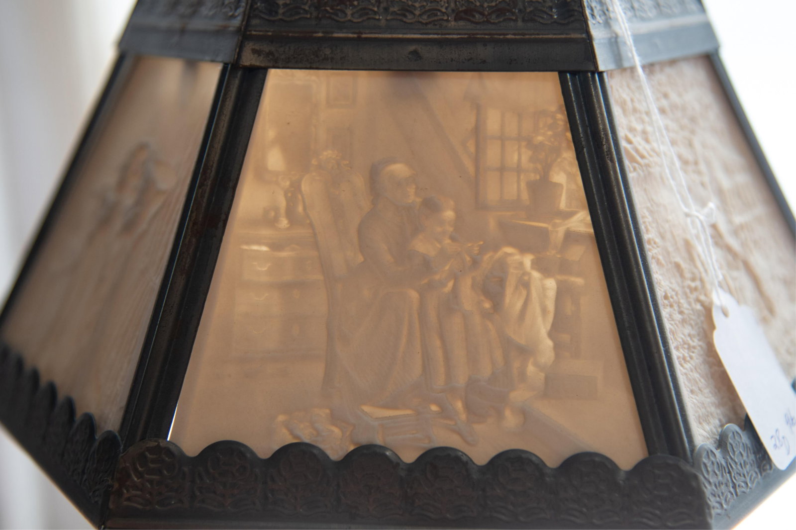 A Vintage Lithophane Table Lamp (1 of 6)
