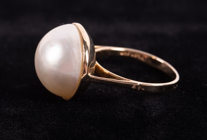 Mabe Pearl Ring set in 14K Yellow Gold