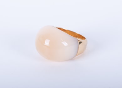 18K Yellow Gold Ring set with Moonstone