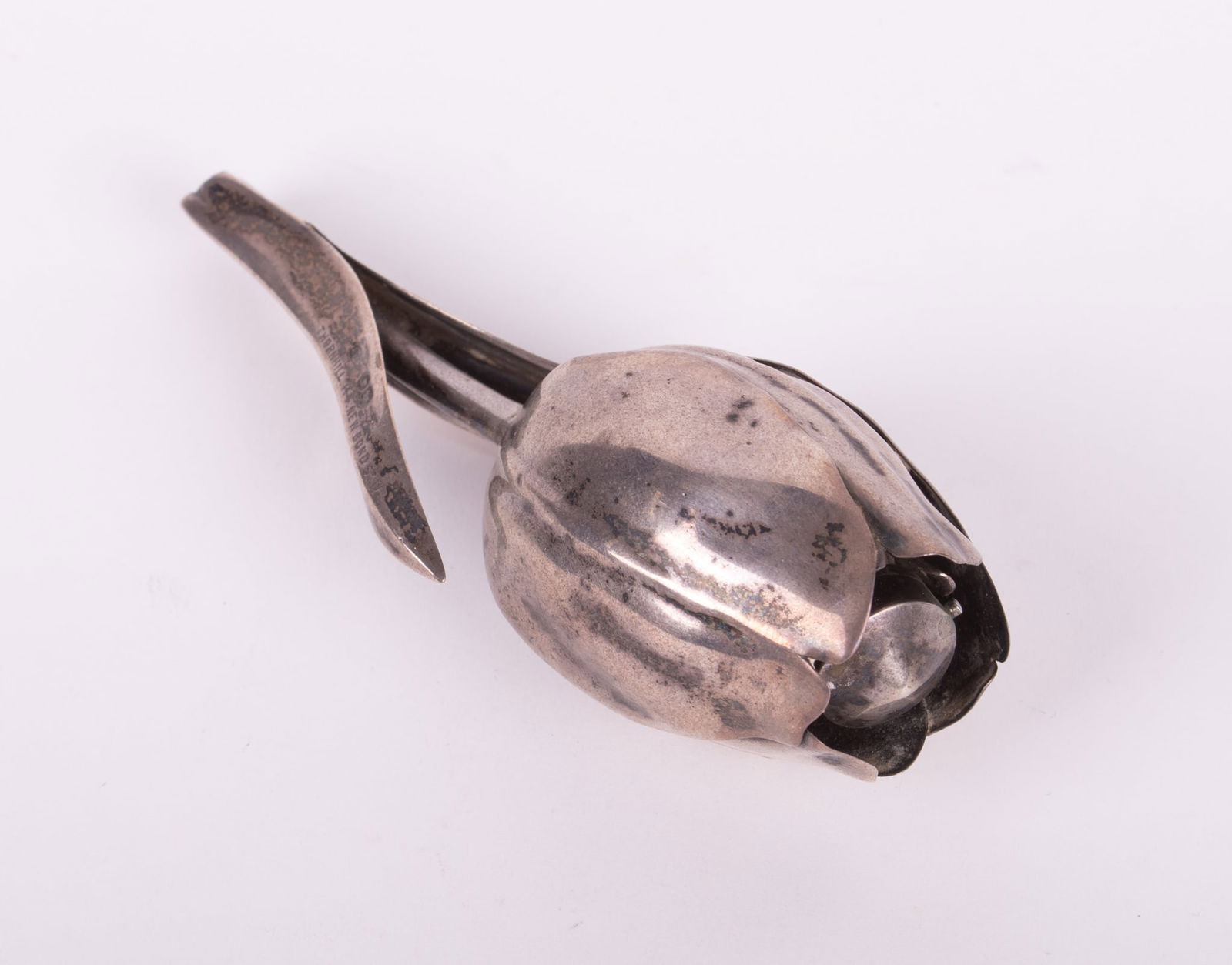 An English Sterling Silver Figural Scent or Vinaigrette Bottle, Circa 1896 (1 of 4)
