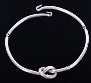 Vintage Sterling Collar with Knot Design