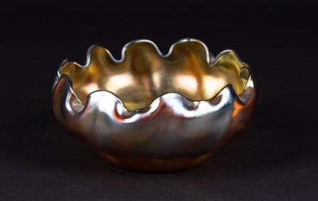 An L.C.T. Favrile Glass Fingerbowl