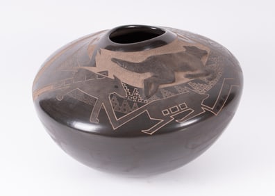 Jody Folwell (Santa Clara, b. 1942) Sgrafitto Pottery Vase