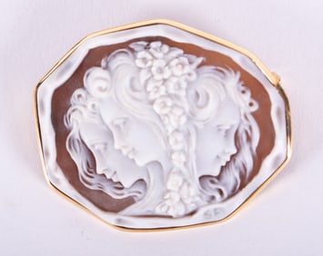 Triple Figure Shell Cameo Brooch/Pendant in 18K Yellow Gold