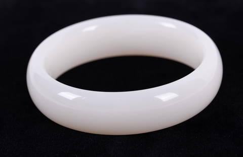 Chinese White Jade Bangle: Chinese White Jade BangleThis lovely pearly white bangle's inside diameter measures 2 1/4 inches.