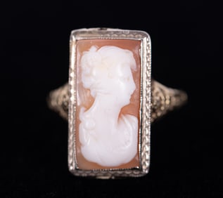 14K Yellow Gold Cameo Ring in Filigree Setting