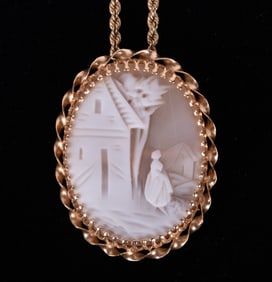 Cameo Pendant on Chain 14K Yellow Gold