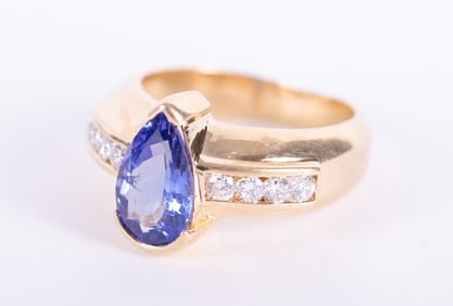 Stunning 18K Yellow Gold Tanzanite Diamond Ring