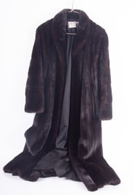 Fine Ladies Full Length Mahogany Mink Coat Retailed By The Fur Centre, St. Louis