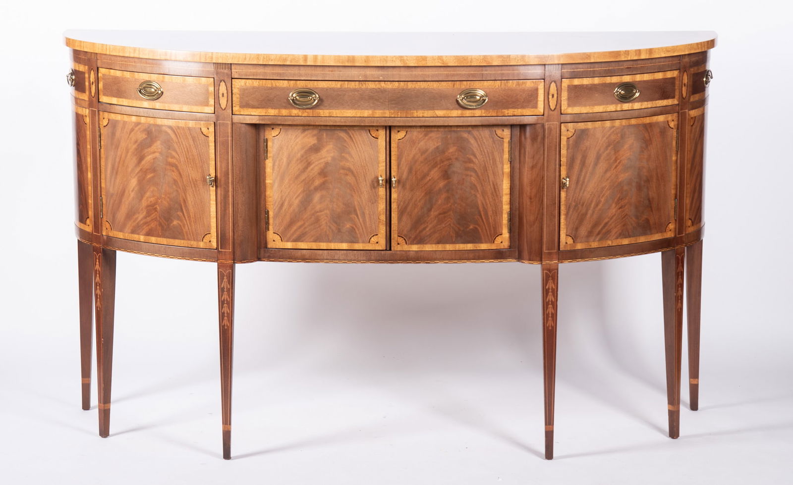 American Masterpiece Collection By Hickory Mahogany Sideboard. (1 of 5)