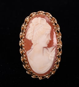 Vintage Cameo Ring set in 14K Yellow Gold
