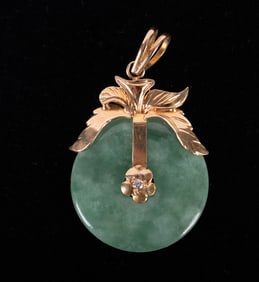 Beautiful Jade Pendant set in 18K Yellow Gold