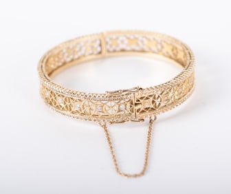 Finely Reticulated 14K Yellow Gold Diamond Bangle