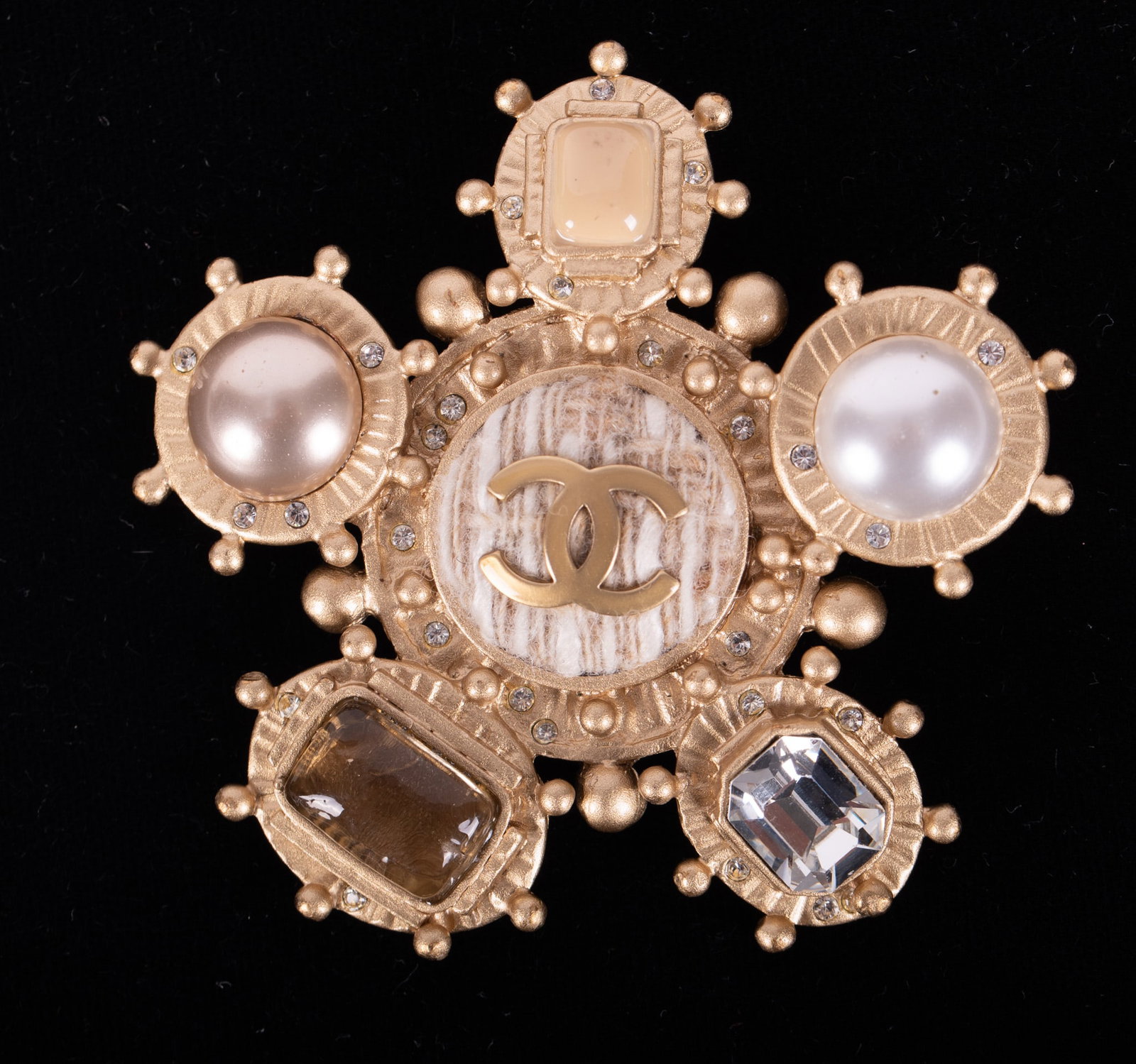 Chanel Style Tweet Brooch with Faux Pearls and Rhinestones: Chanel Style Tweet Brooch with Faux Pearls and Rhinestones Appears to be authentic. Measures 2 1/4 inches across.