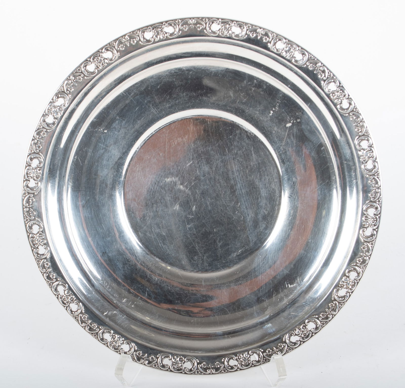 Reed and Barton Florentine Lace Sterling Silver Tray: Reed and Barton Florentine Lace Sterling Silver Traymarked underneath. weighs 6.975 troy oz9 1/2 in