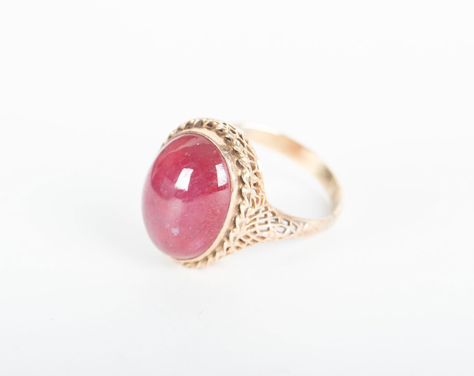 Vintage 10K Yellow Gold Ruby Cabochon Ring (1 of 3)