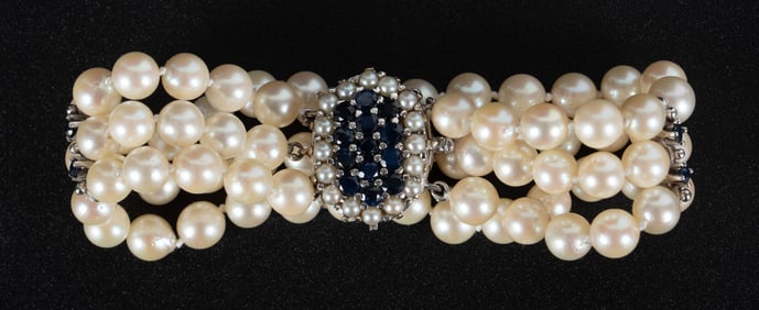 Stunning Pearl Bracelet with a 14K White Gold Clasp & Sapphires