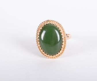 Vintage 18K Yellow Gold Ring set with a Chrysoprase Cabochon