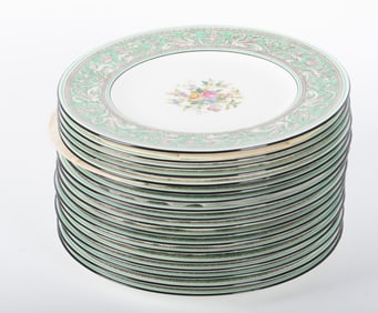 18 Wedgwood Florentine Turquoise Dinner Plates