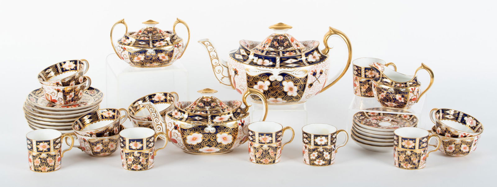 An English Porcelain Tea Service, Traditional Imari by Royal Crown Derby (1 of 6)