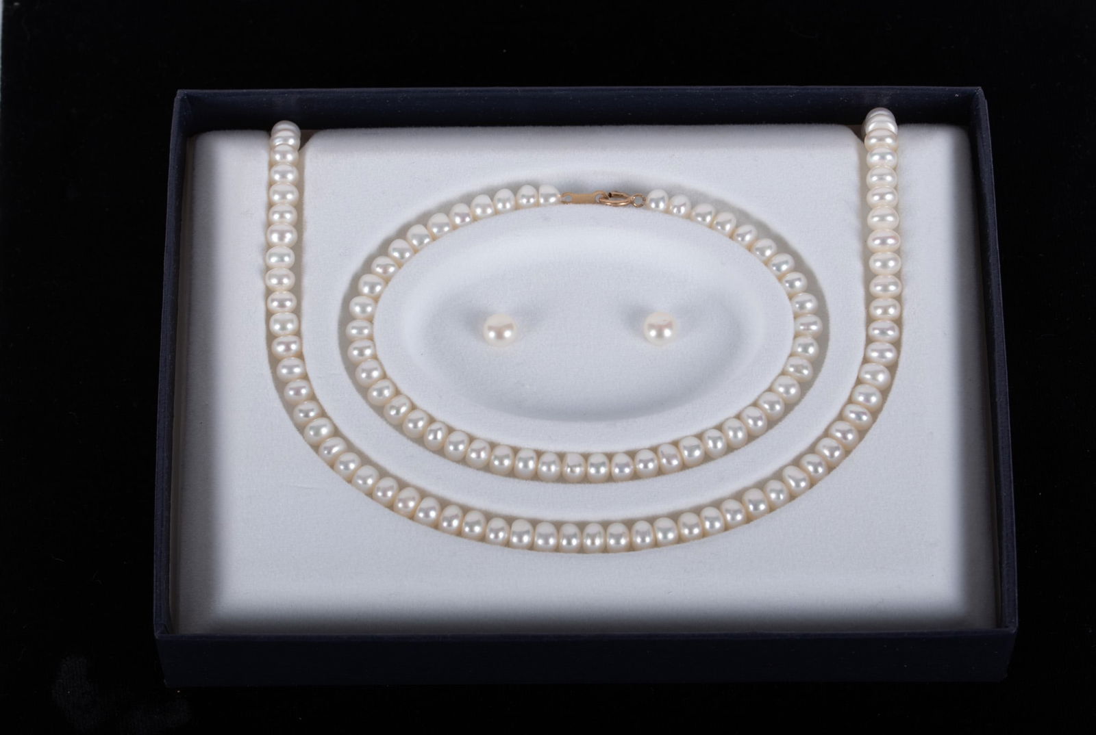 Freshwater Pearl Boxed Set: Freshwater Pearl Boxed SetThis set would be an excellent Valentines gift. It includes an 18 inch necklace, 7.5 inch bracelet and stud earrings. All set with 10K gold findings.