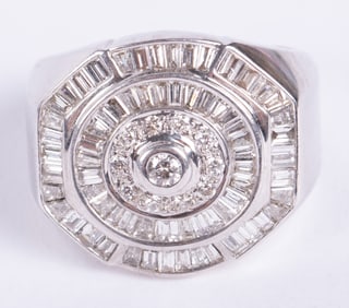 18kt White Gold and Diamond Ring