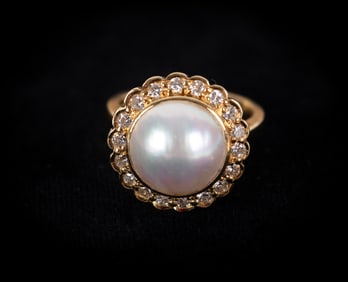 Excellent 18K Yellow Gold Mabe Pearl Diamond Ring