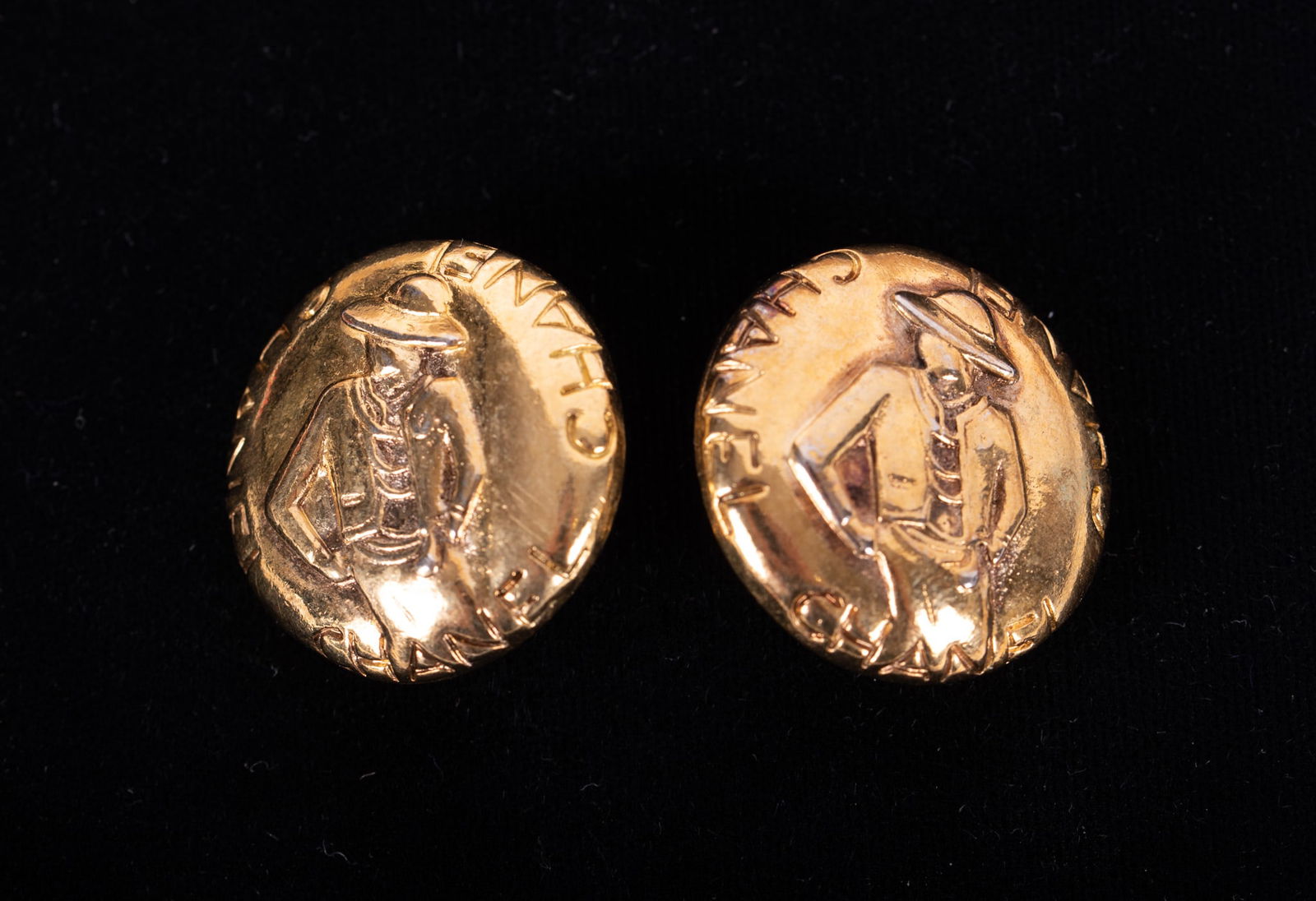 Vintage Chanel Mademoiselle Coco Clip Earrings: Vintage Chanel Mademoiselle Coco Clip Earringsgold tone, round diameter 1 1/8 inch