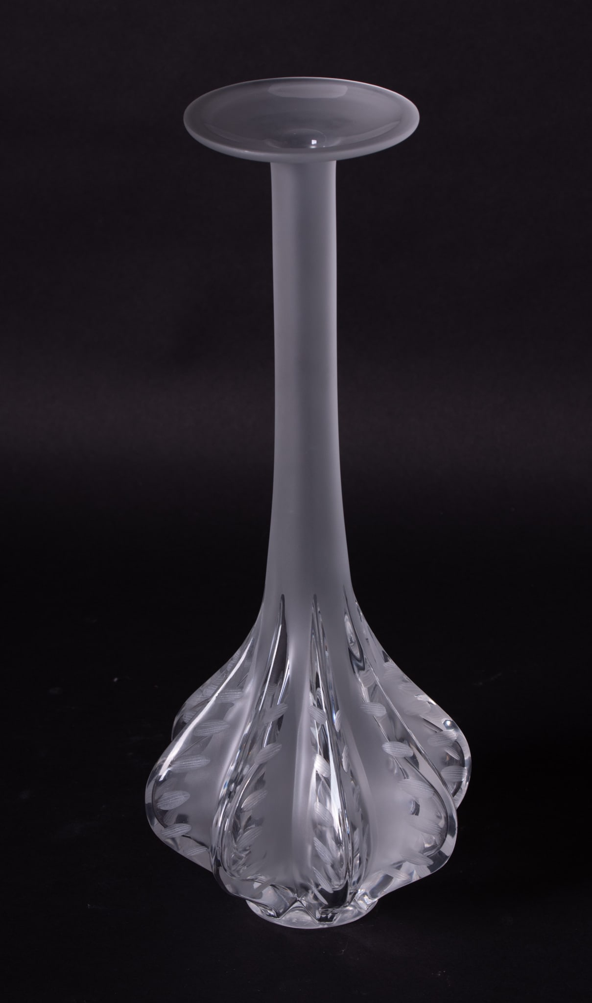 A Lalique Crystal Claude Vase (1 of 4)
