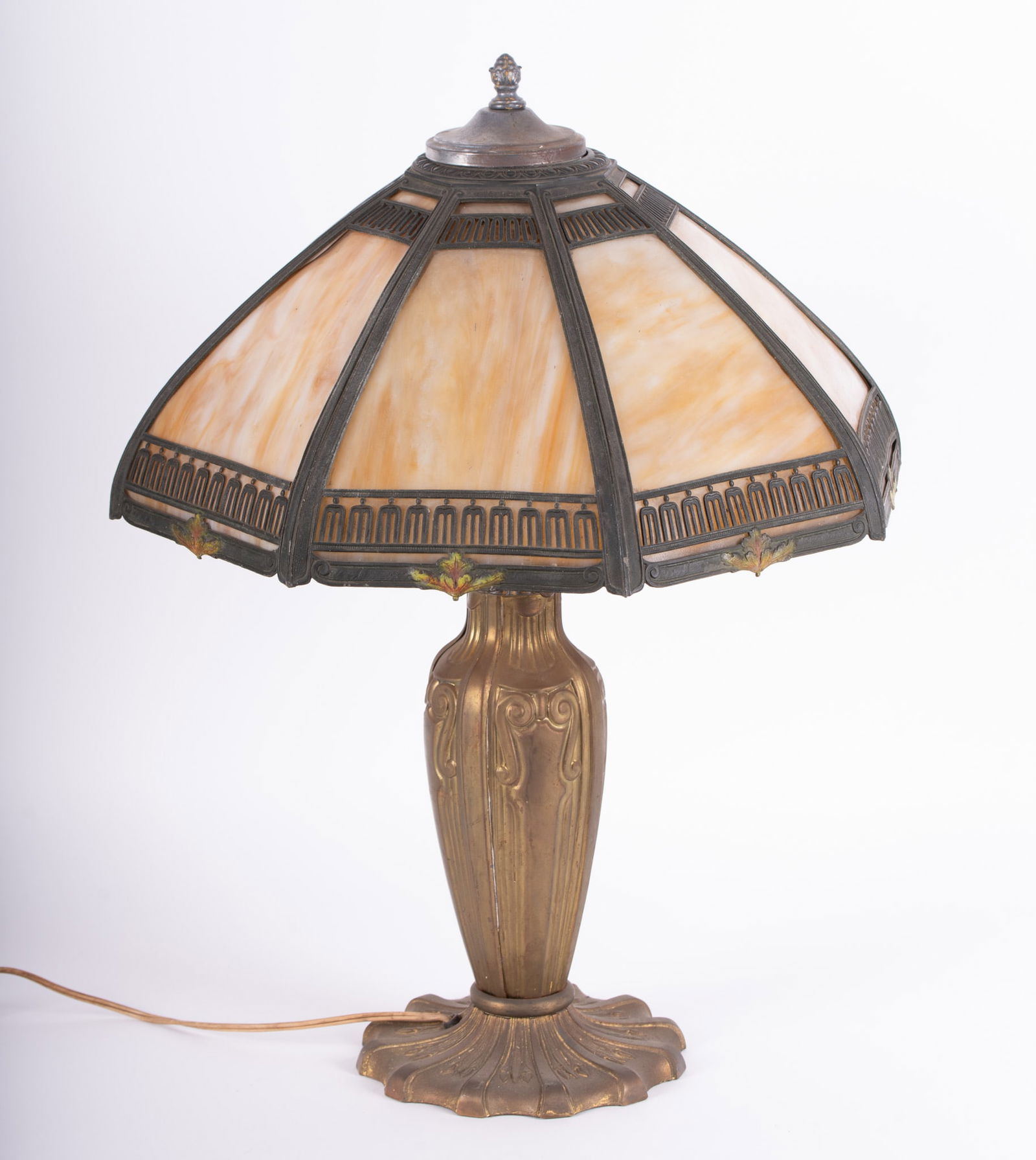 An Arts & Crafts Style Slag Glass Table Lamp (1 of 4)